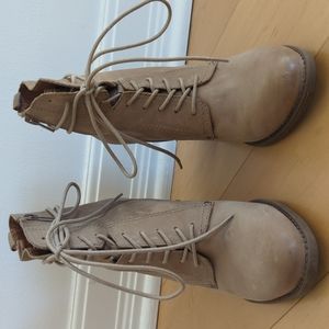 Aldo Suede Tan Lace Up Ankle Boots Size 8.5. Only worn a handful of times!